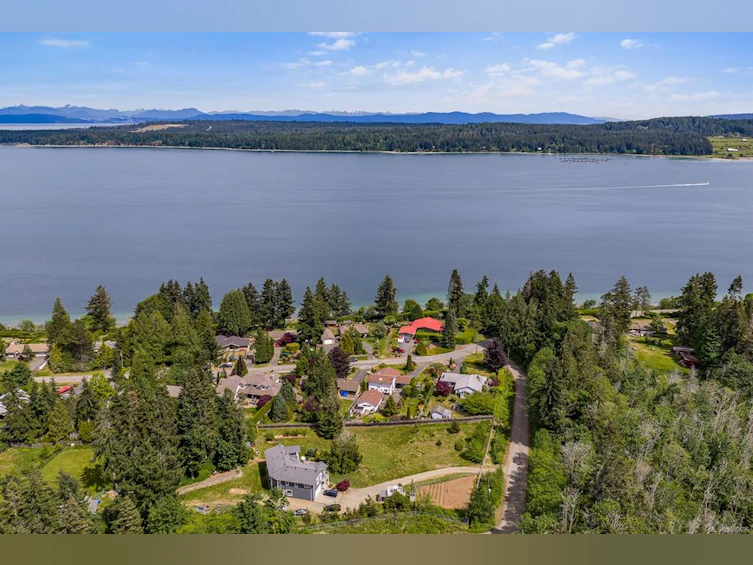 5989 Garvin Road, Union Bay, BC, V0R 3B0 - 27