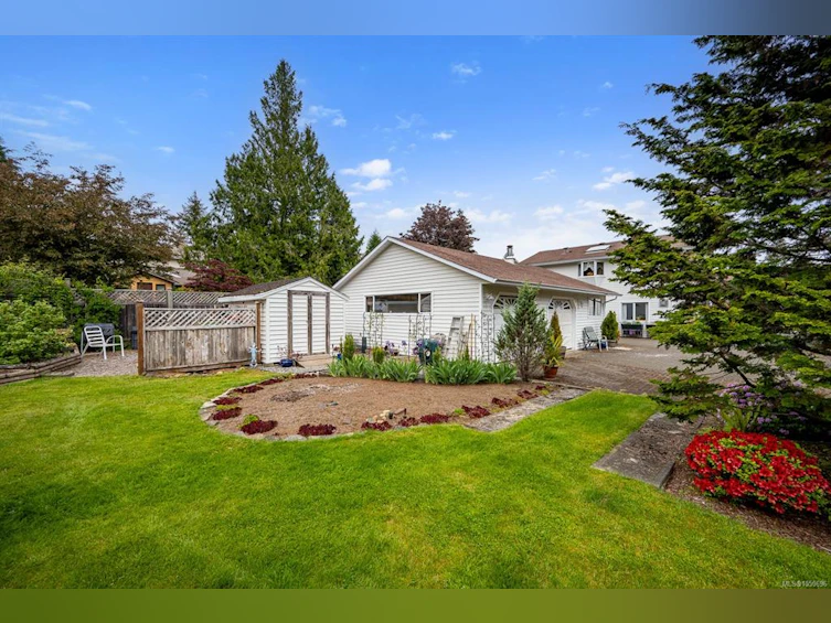5989 Garvin Road, Union Bay, BC, V0R 3B0 - 46
