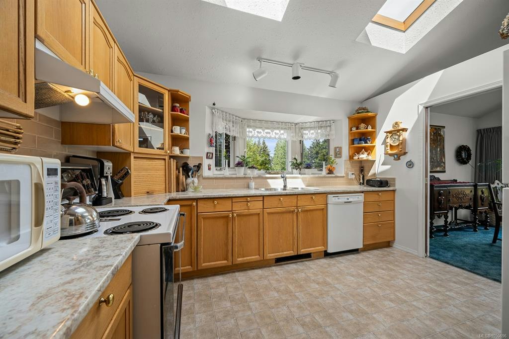5989 Garvin Road, Union Bay, BC, V0R 3B0 - 7