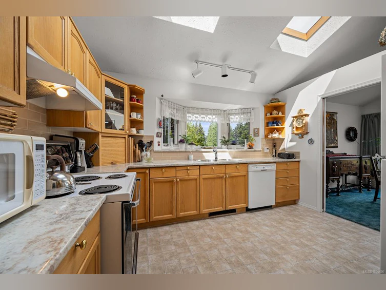 5989 Garvin Road, Union Bay, BC, V0R 3B0 - 7