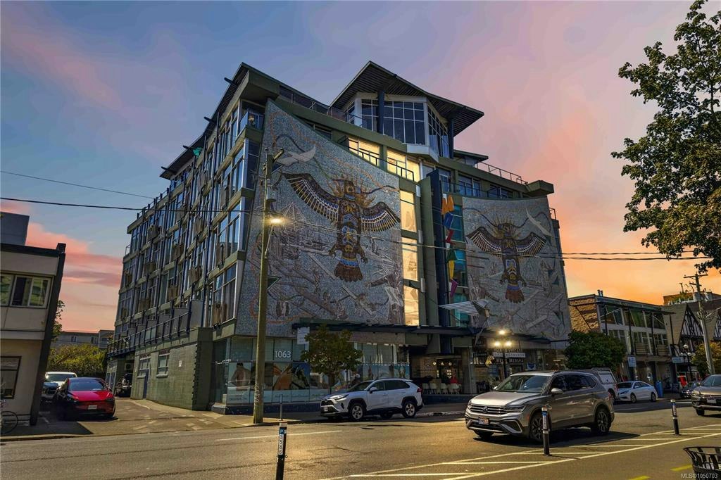 213-1061 Fort Street, Victoria, BC, V8V 5A1