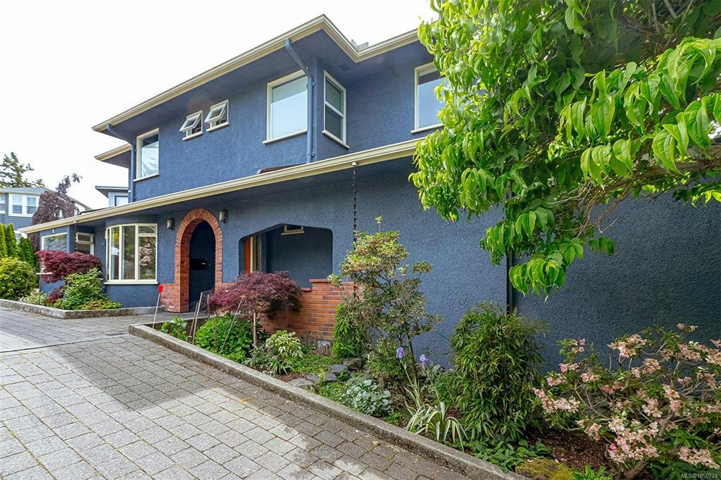 1 Briar Place, Victoria, BC, V8S 3J5