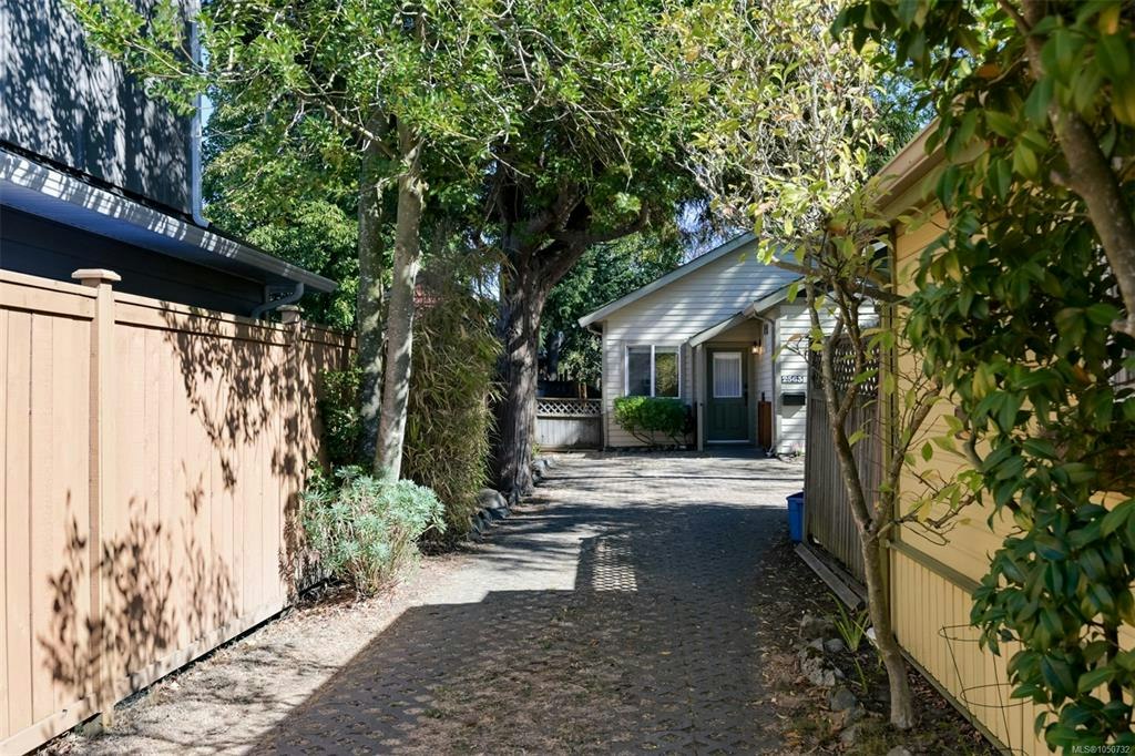 2563 Shelbourne Street, Victoria, BC, V8R 4L7