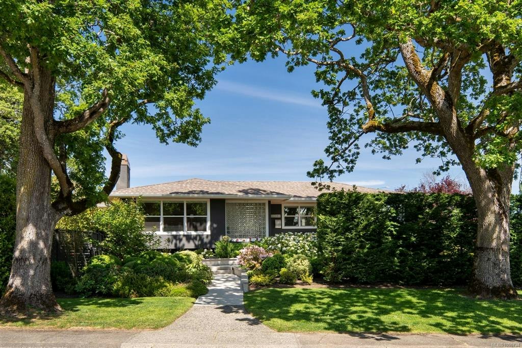 3311 Gibbs Road, Oak Bay, BC, V8P 4Y5