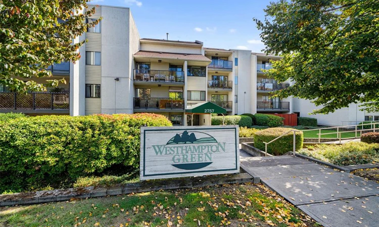 105-2757 Quadra Street
