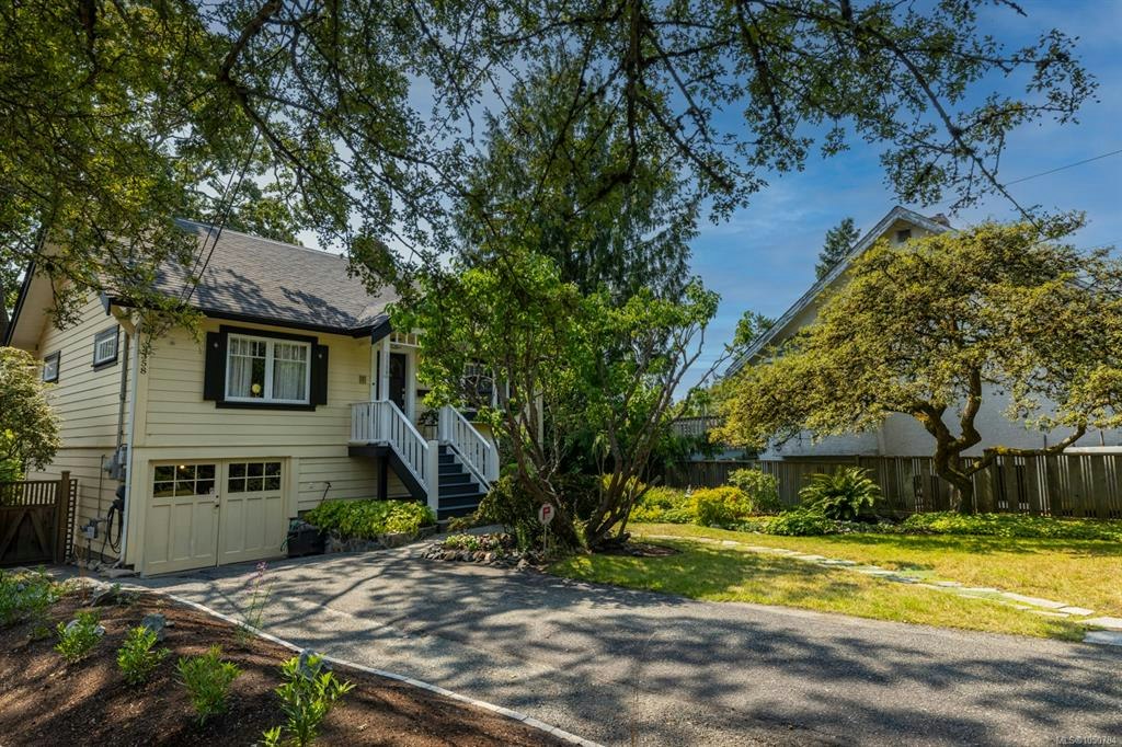 3358 Cook Street, Saanich, BC, V8X 1A8