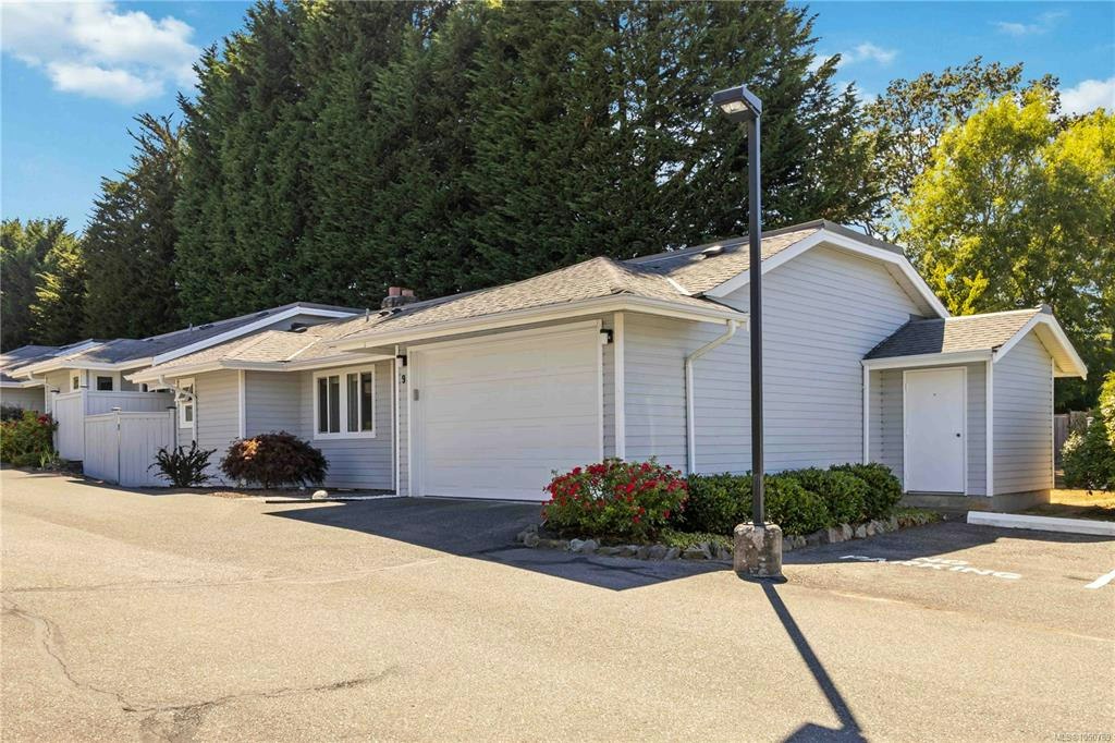 9-3966 Cedar Hill Cross Road, Saanich, BC, V8P 5R4