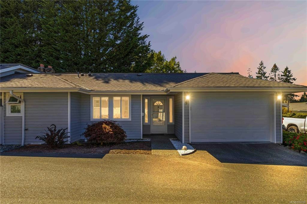 9-3966 Cedar Hill Cross Road, Saanich, BC, V8P 5R4