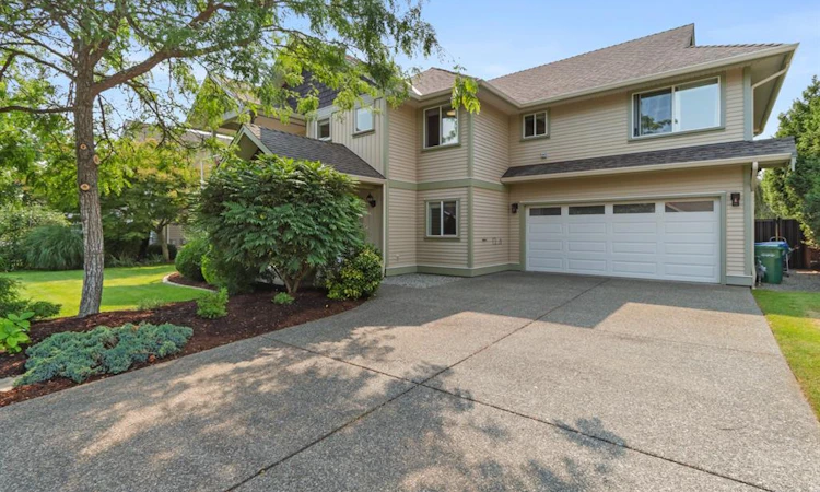 595 Sarum Rise Way