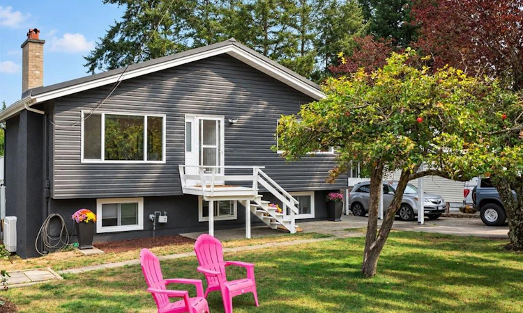 558 Kenneth Street