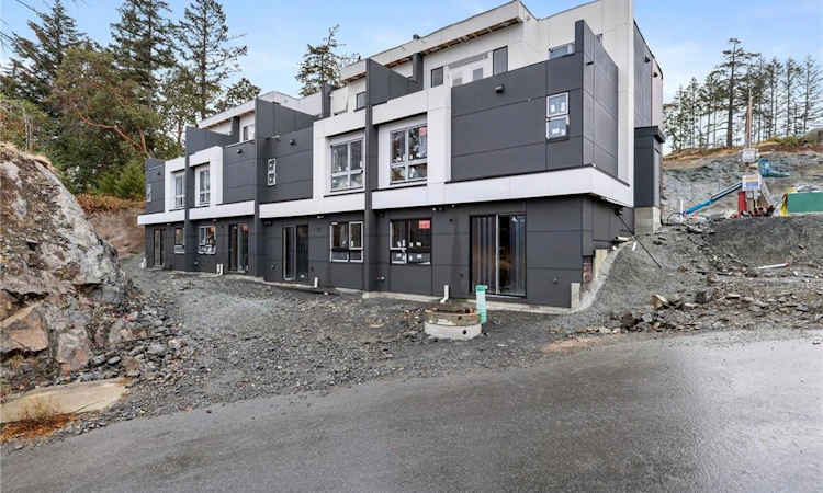 4-2787 Lakeview Terrace