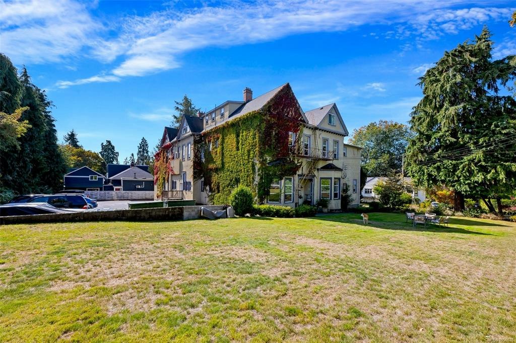 1249 Rockland Avenue, Victoria, BC, V8V 3X3