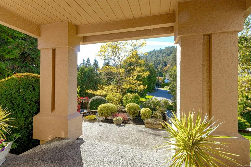 8593 Kingcome Crescent - 3