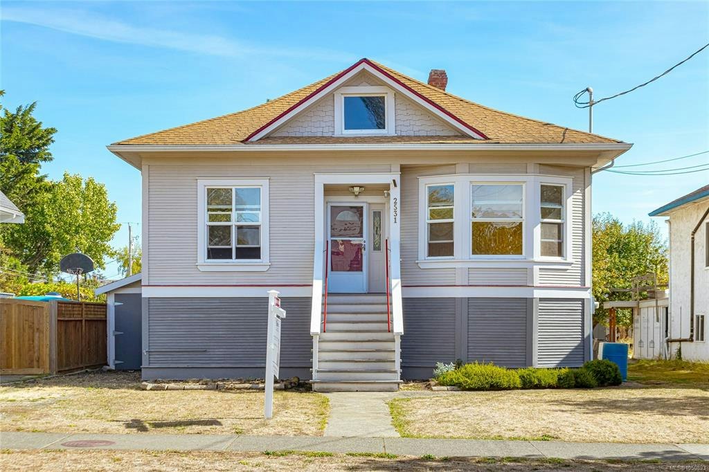 2531 Fernwood Road, Victoria, BC, V8T 2Z8