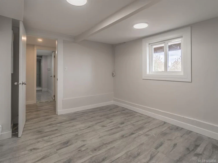 18 S Gillespie Street, Nanaimo, BC, V9R 4Y3 - 11