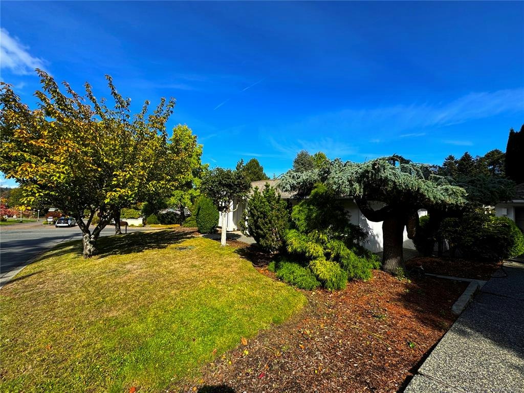1096 Valewood Trail, Saanich, BC, V8X 5E3