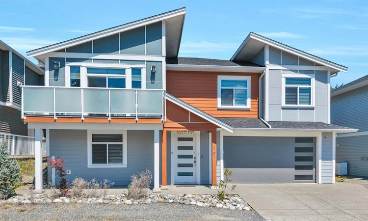 267 Golden Oaks Crescent