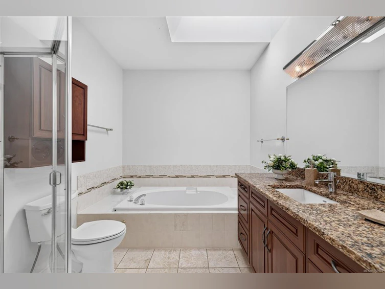 23-4360 Emily Carr Drive, Saanich, BC, V8X 4Y4 - 24