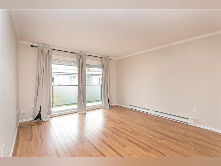 403-1342 Hillside Avenue, Victoria, BC, V8T 2B4 - 8