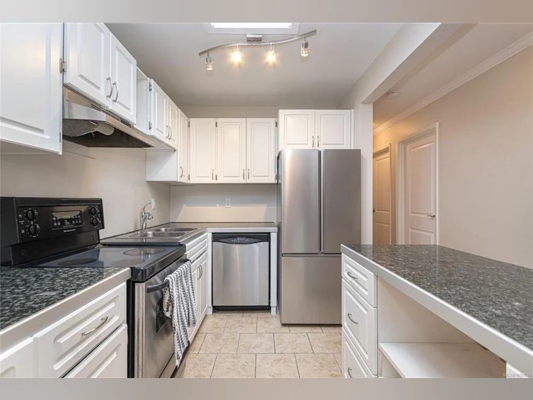 403-1342 Hillside Avenue, Victoria, BC, V8T 2B4 - 19