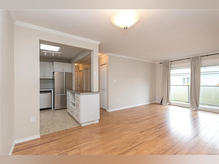 403-1342 Hillside Avenue, Victoria, BC, V8T 2B4 - 13