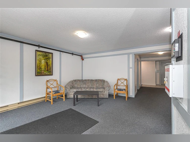 403-1342 Hillside Avenue, Victoria, BC, V8T 2B4 - 4