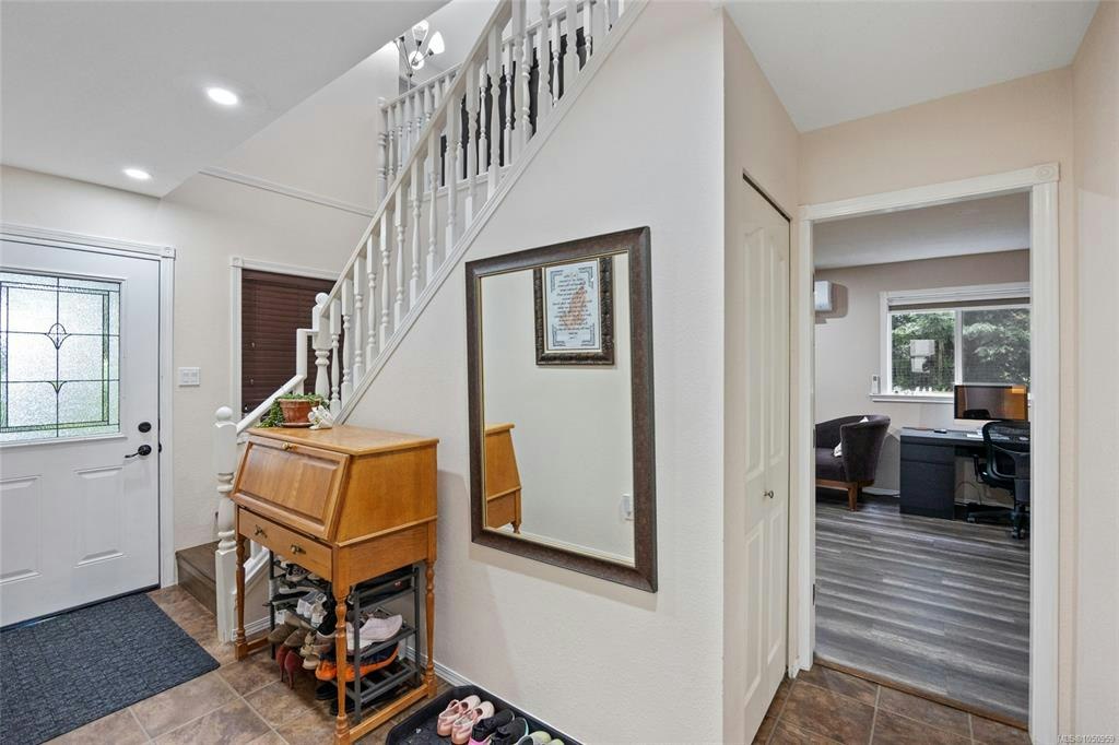 1557 Flicker Place, Courtenay, BC, V9N 8M6 - 6