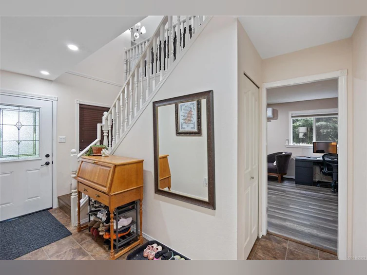 1557 Flicker Place, Courtenay, BC, V9N 8M6 - 6