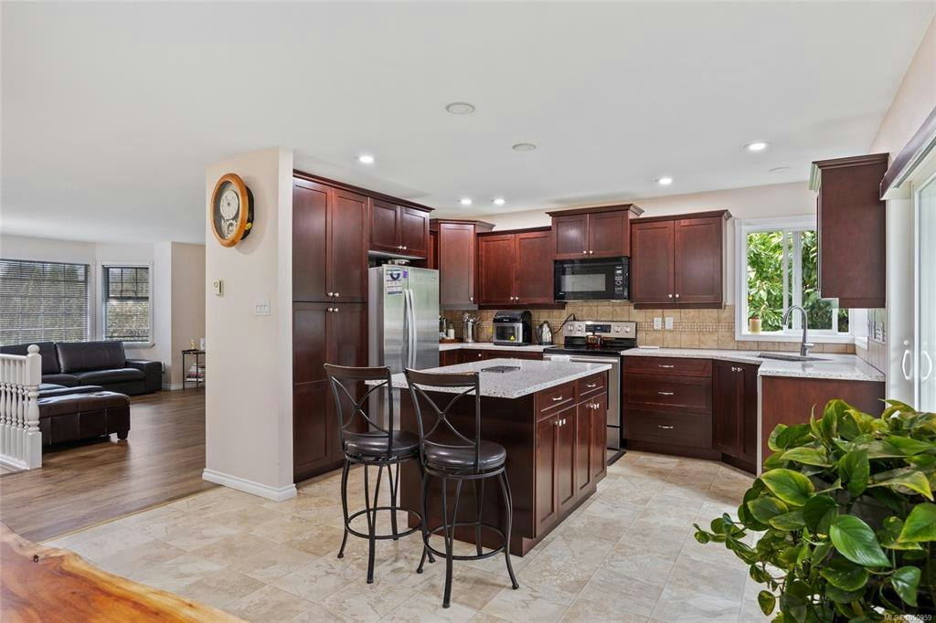 1557 Flicker Place, Courtenay, BC, V9N 8M6 - 24