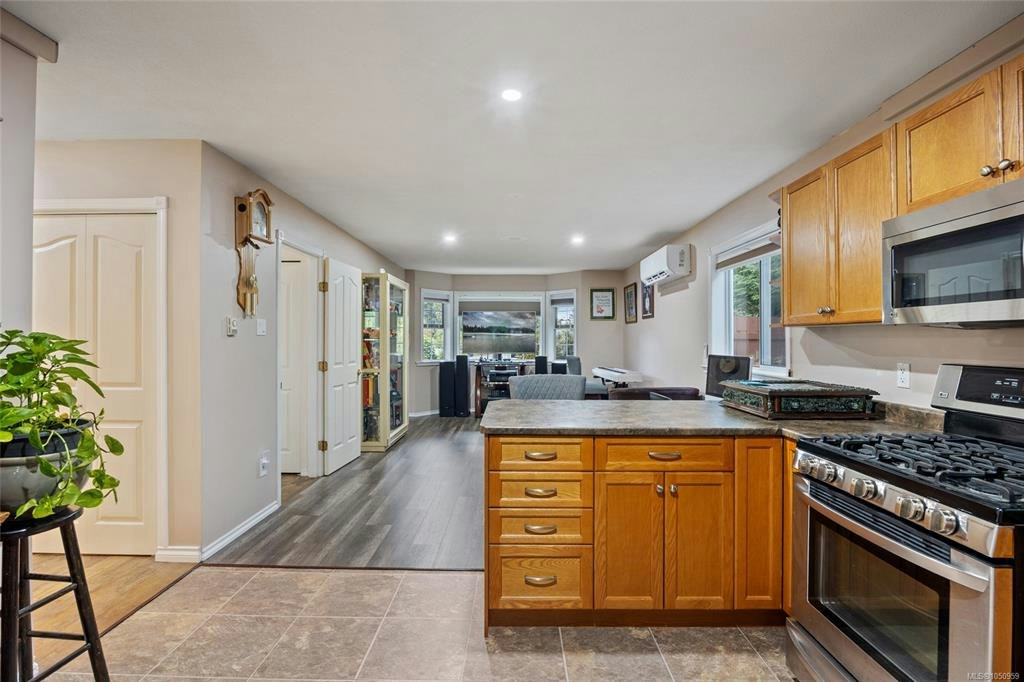 1557 Flicker Place, Courtenay, BC, V9N 8M6 - 7