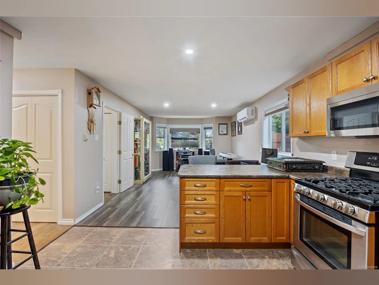 1557 Flicker Place, Courtenay, BC, V9N 8M6 - 7