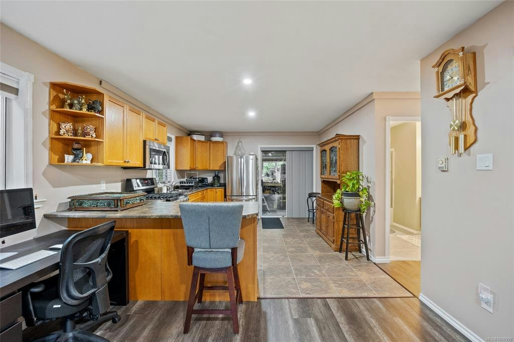 1557 Flicker Place, Courtenay, BC, V9N 8M6 - 8