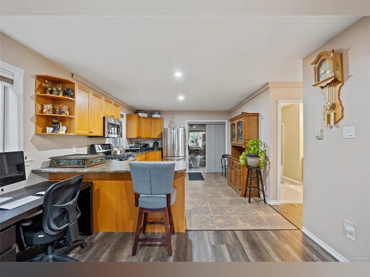 1557 Flicker Place, Courtenay, BC, V9N 8M6 - 8