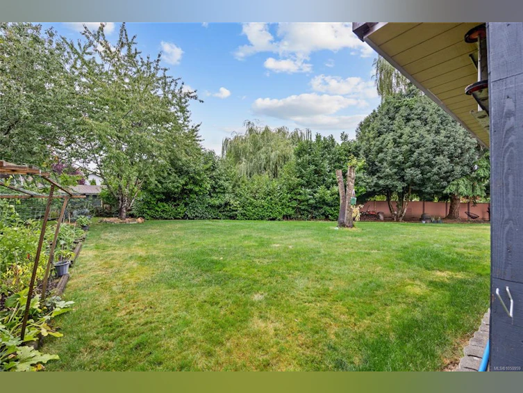 1557 Flicker Place, Courtenay, BC, V9N 8M6 - 43