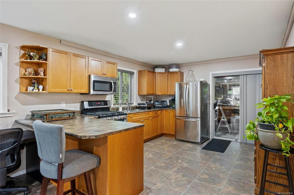 1557 Flicker Place, Courtenay, BC, V9N 8M6 - 10