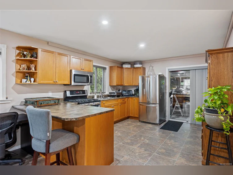1557 Flicker Place, Courtenay, BC, V9N 8M6 - 10