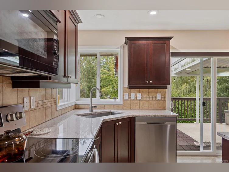 1557 Flicker Place, Courtenay, BC, V9N 8M6 - 28