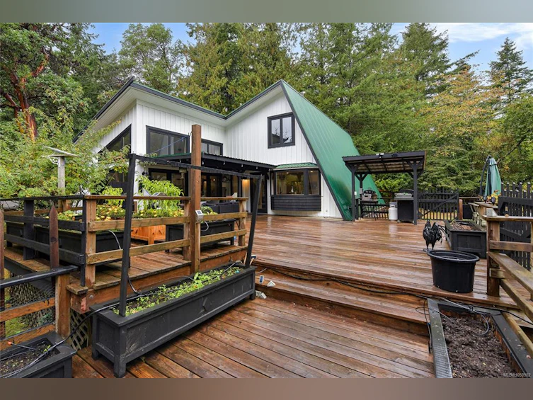 505 Bayview Drive, Mayne Island, BC, V0N 2J1 - 2
