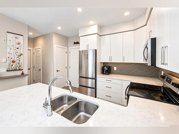 408-280 Island Highway, View Royal, BC, V9B 1G5 - 2