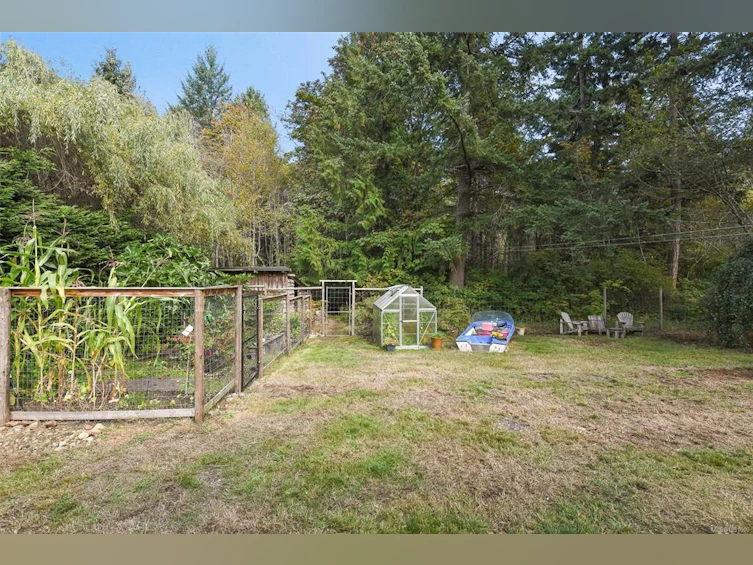 606 Colby Road, Comox, BC, V9M 4H8 - 11