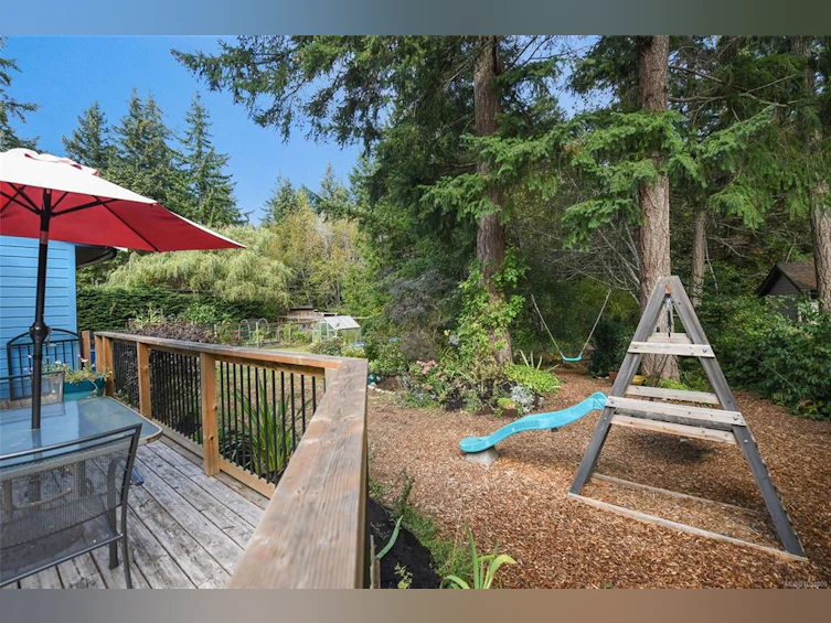 606 Colby Road, Comox, BC, V9M 4H8 - 46