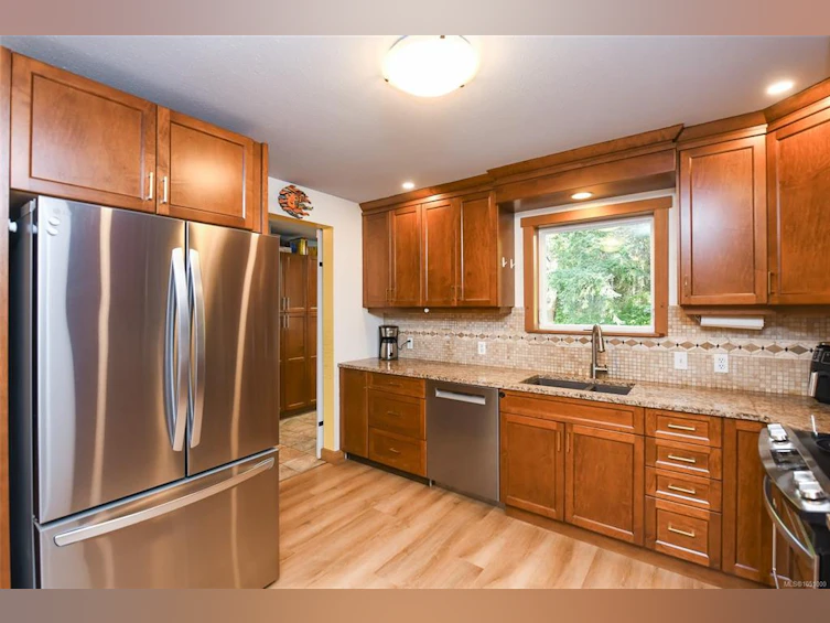 606 Colby Road, Comox, BC, V9M 4H8 - 14
