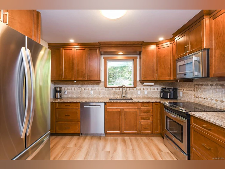606 Colby Road, Comox, BC, V9M 4H8 - 13