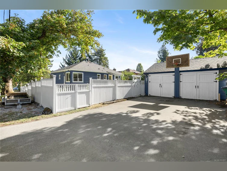 741 Cowper Street, Saanich, BC, V9A 2G1 - 40