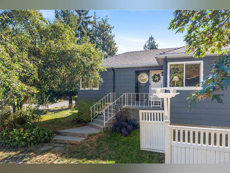 741 Cowper Street, Saanich, BC, V9A 2G1 - 2