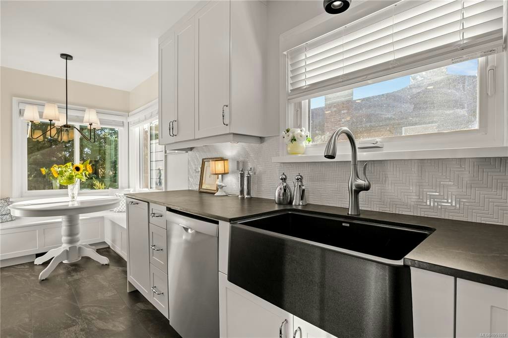 741 Cowper Street, Saanich, BC, V9A 2G1 - 13