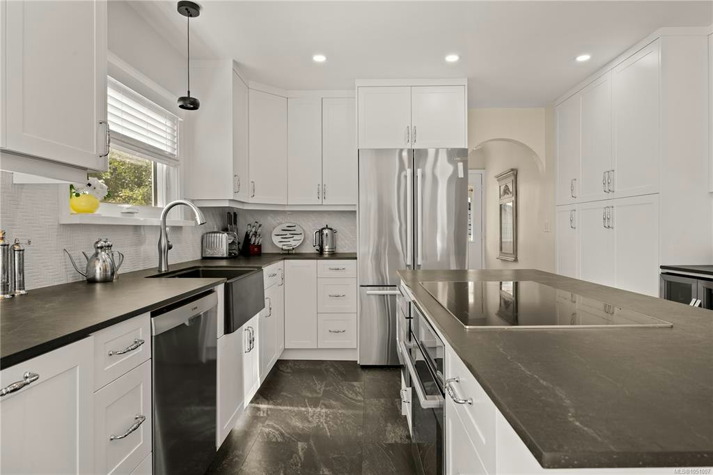 741 Cowper Street, Saanich, BC, V9A 2G1 - 10