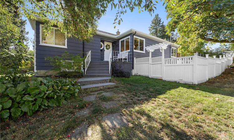 741 Cowper Street