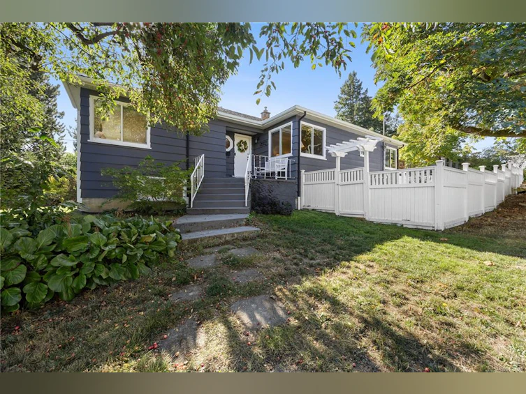 741 Cowper Street, Saanich, BC, V9A 2G1