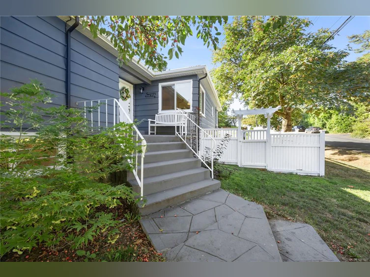 741 Cowper Street, Saanich, BC, V9A 2G1 - 45